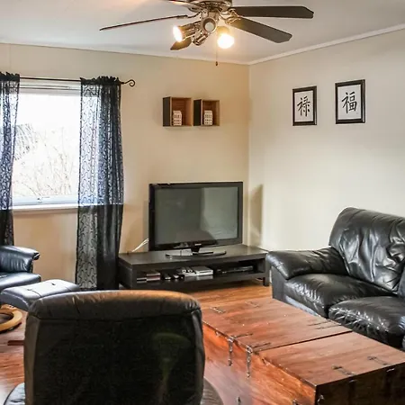 Holiday home Awesome In W/ Wifi And 4 Bedrooms *