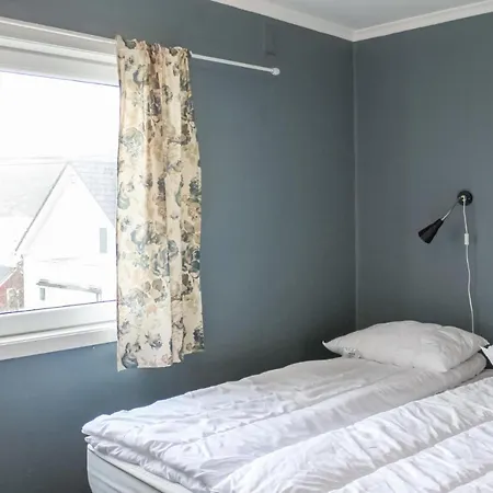 Awesome In W/ Wifi And 4 Bedrooms Holiday home Flekkefjord